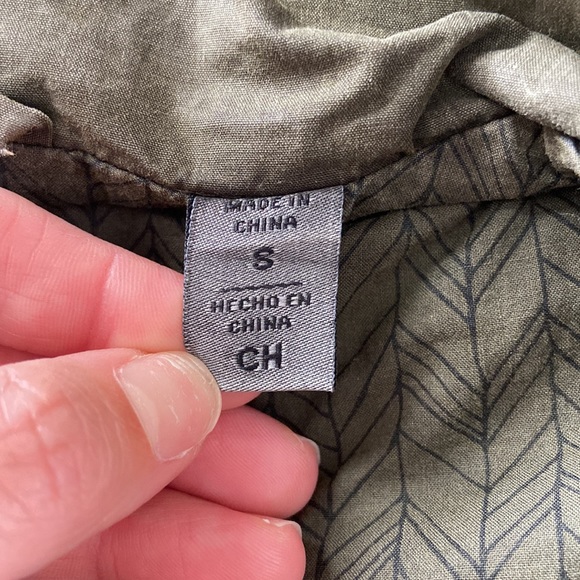 Levi Strauss Cargo Vest - Picture 3 of 9